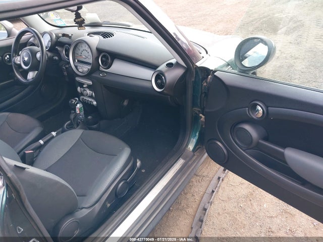 2008 MINI COOPER WMWMF33518TT67375 Photo 4