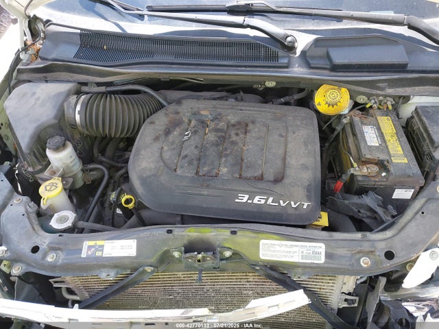 2C4RC1BG8ER442701 Chrysler Town and Country