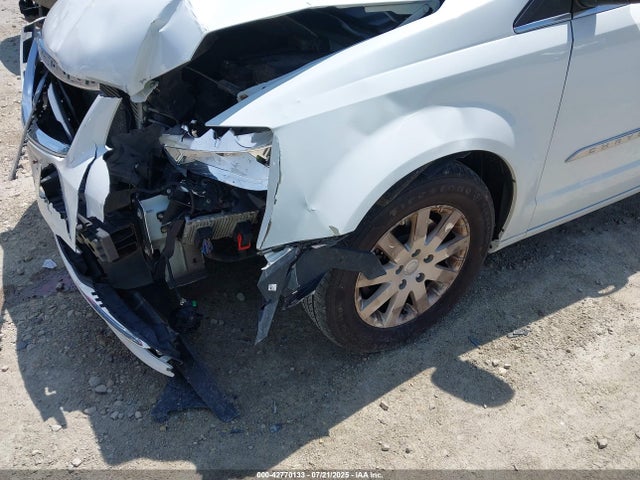 2C4RC1BG8ER442701 Chrysler Town and Country