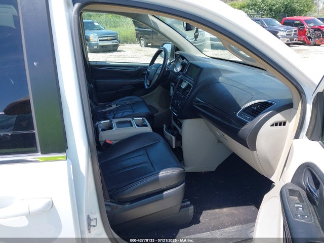 2C4RC1BG8ER442701 Chrysler Town and Country