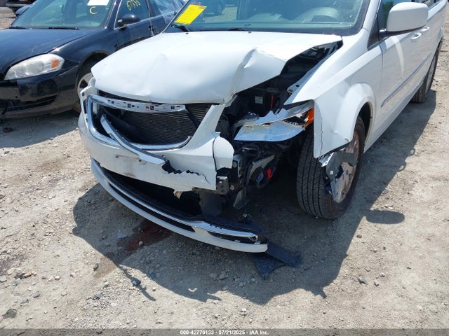 2C4RC1BG8ER442701 Chrysler Town and Country