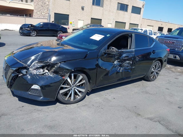 Nissan 2019 2019 1N4BL4CVXKN306522 Image 2