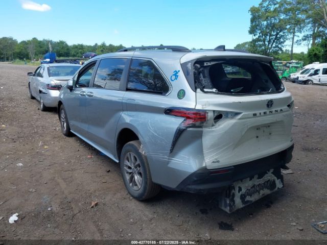 2021 TOYOTA SIENNA 5TDKRKEC6MS065404 Photo 2