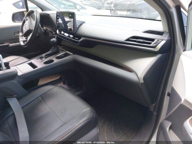 2021 TOYOTA SIENNA 5TDKRKEC6MS065404 Photo 4