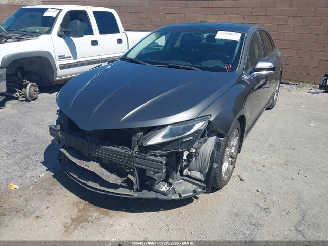 Lincoln 2016 2016 3LN6L2G98GR606931 Image 2