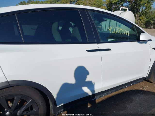 Продажа на аукционе авто 2022 Tesla Model X Plaid Tri Motor All-wheel Drive, vin: 7SAXCBE69NF356232, номер лота: 42770714