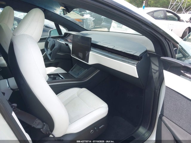 Продажа на аукционе авто 2022 Tesla Model X Plaid Tri Motor All-wheel Drive, vin: 7SAXCBE69NF356232, номер лота: 42770714