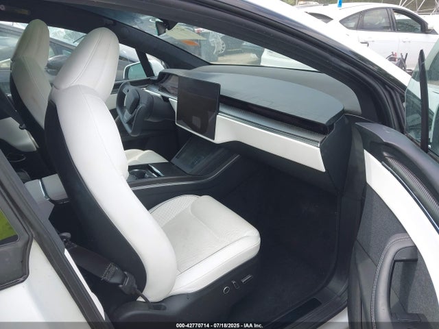 Продажа на аукционе авто 2022 Tesla Model X Plaid Tri Motor All-wheel Drive, vin: 7SAXCBE69NF356232, номер лота: 42770714