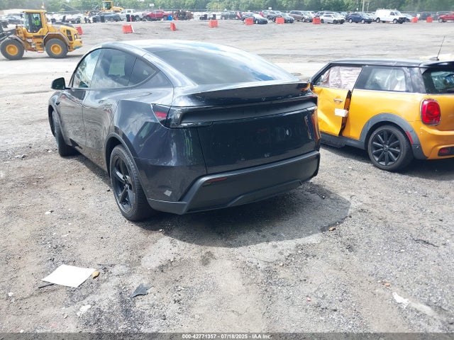 2026 TESLA MODEL Y 7SAYGDEE7TA385847 Photo 2