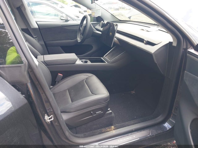 2026 TESLA MODEL Y 7SAYGDEE7TA385847 Photo 4
