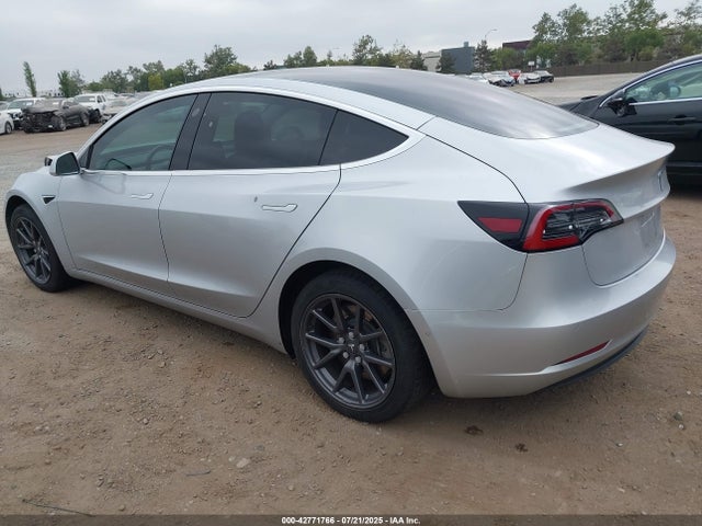 2018 TESLA MODEL 3 5YJ3E1EA4JF043989 Photo 2