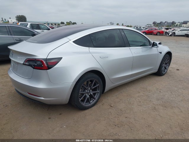 2018 TESLA MODEL 3 5YJ3E1EA4JF043989 Photo 3