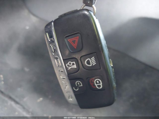 2017 JAGUAR XE SAJAR4BG1HA974735 Photo 10