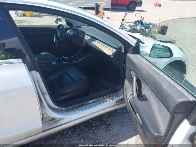 2020 TESLA MODEL 3 5YJ3E1EA7LF612661 Photo 4