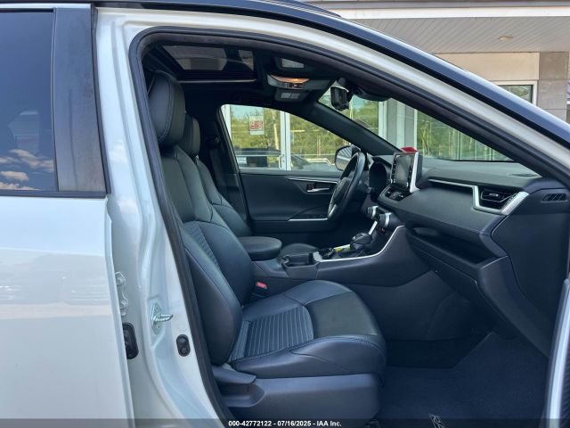 2019 TOYOTA RAV4 JTMEWRFV5KJ004893 Photo 4