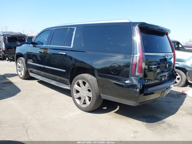 2019 CADILLAC ESCALADE ESV 1GYS3HKJ9KR124636 Photo 2