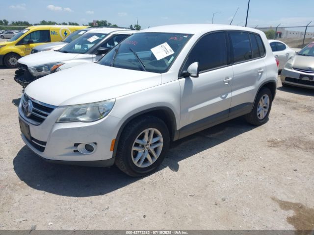 2011 VOLKSWAGEN TIGUAN WVGBV7AX0BW527370 Photo 1