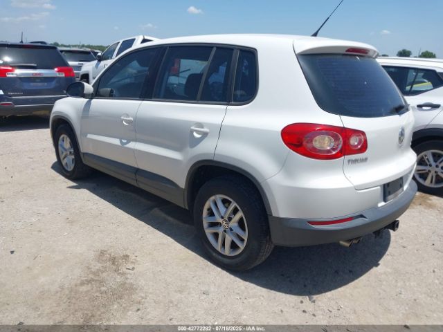 2011 VOLKSWAGEN TIGUAN WVGBV7AX0BW527370 Photo 2