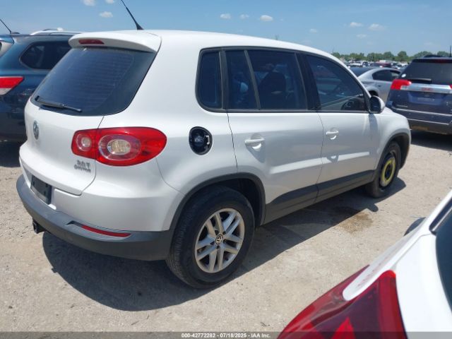2011 VOLKSWAGEN TIGUAN WVGBV7AX0BW527370 Photo 3