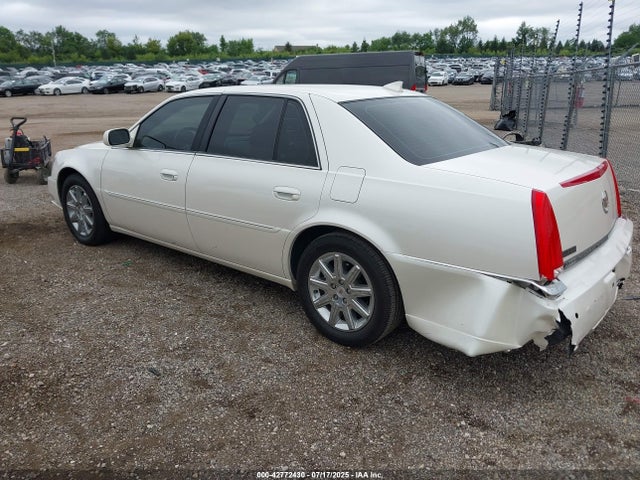 2011 CADILLAC DTS 1G6KH5E60BU135831 Photo 2