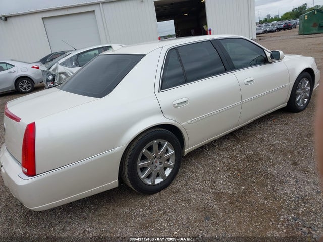 2011 CADILLAC DTS 1G6KH5E60BU135831 Photo 3