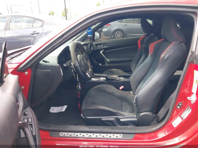 JF1ZNAA1XE8705831 Scion scion fr-s