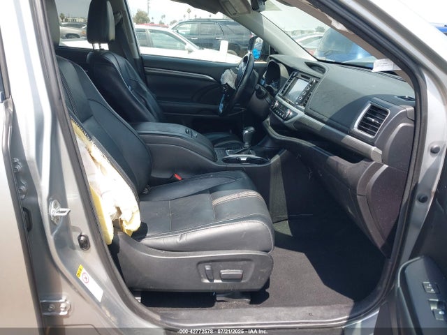 5TDKZRFH6JS533565 Toyota 2gr-fks