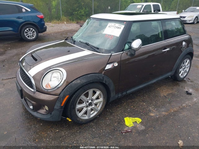 2011 MINI COOPER S WMWSV3C57BTY15457 Photo 1