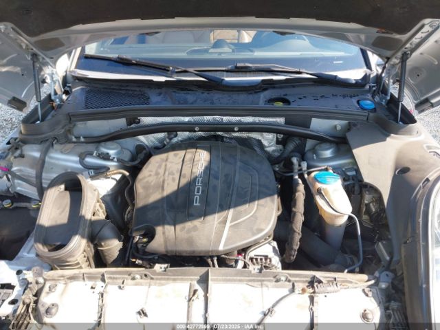 2017 PORSCHE MACAN WP1AA2A51HLB09566 Photo 9