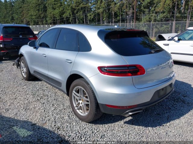 2017 PORSCHE MACAN WP1AA2A51HLB09566 Photo 2