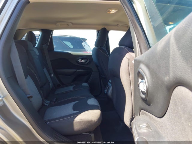 1C4PJLAB5HW558724 Jeep Cherokee