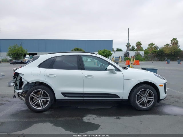 Porsche Macan 2024 WP1AA2A58RLB11428 Image 14