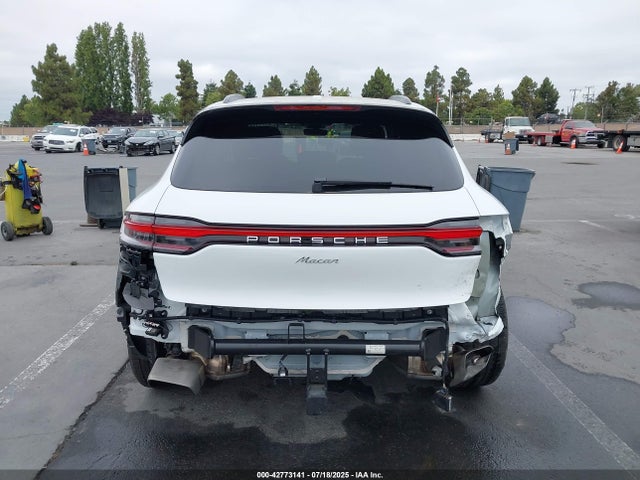 Porsche Macan 2024 WP1AA2A58RLB11428 Image 17