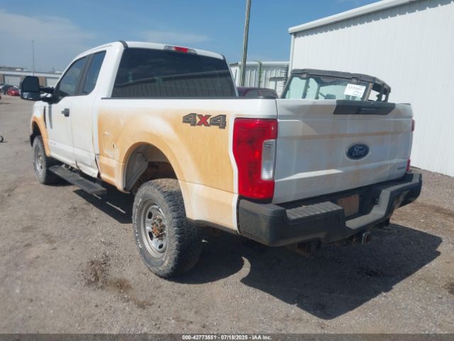 2018 FORD F-250 1FT7X2B61JEC63030 Photo 2