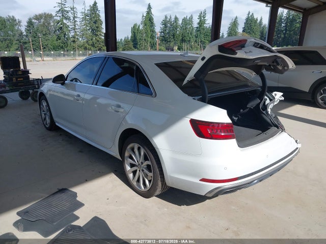 2019 AUDI A4 WAUENAF42KA095582 Photo 2