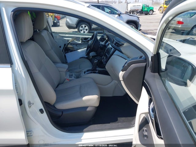JN1BJ1CP3KW228601 Nissan 2019