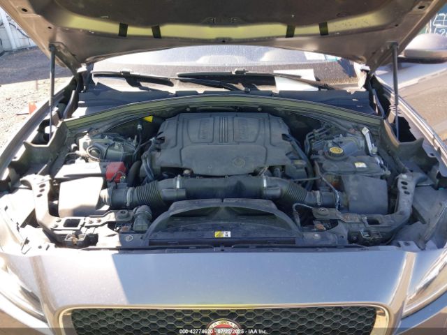 2017 JAGUAR F-PACE SADCJ2BV4HA883724 Photo 9