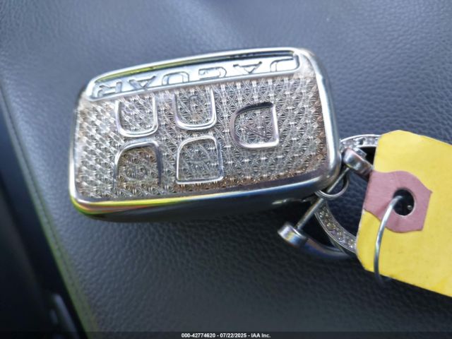 2017 JAGUAR F-PACE SADCJ2BV4HA883724 Photo 10