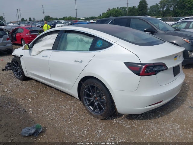 2019 TESLA MODEL 3 5YJ3E1EA0KF332515 Photo 2