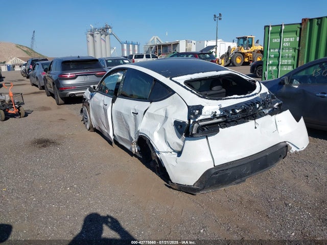 2026 TESLA MODEL Y 7SAYGDEE7TA410956 Photo 2