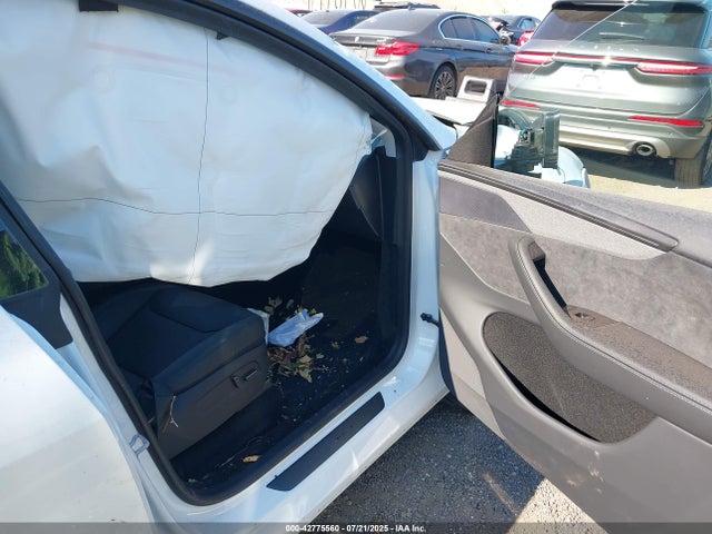 2026 TESLA MODEL Y 7SAYGDEE7TA410956 Photo 4