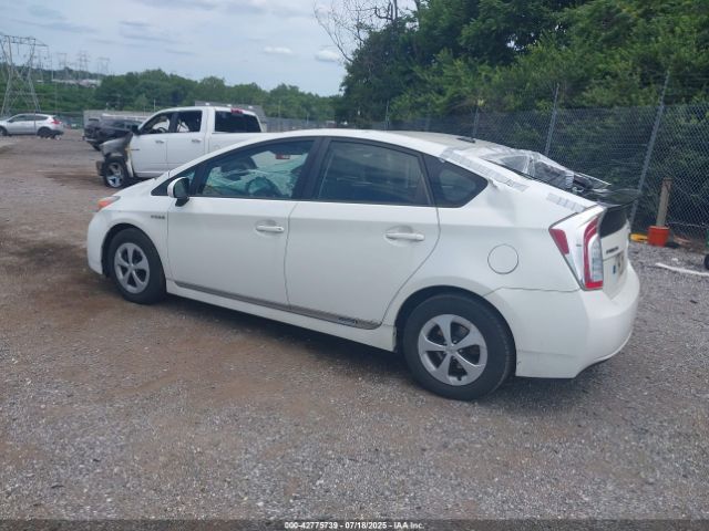 2014 TOYOTA PRIUS JTDKN3DU2E1760604 Photo 2