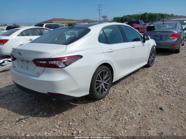 2021 TOYOTA CAMRY 4T1F11BK6MU047197 Photo 3