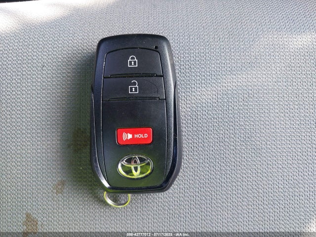 42777072 :رقم المزاد ، 7MUFBABG2PV004469 vin ، 2023 Toyota Corolla Cross Hybrid Se مزاد بيع