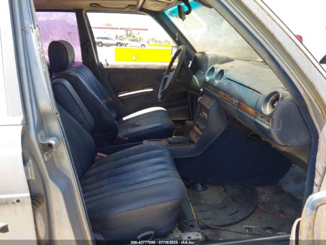 1982 MERCEDES-BENZ 300 wdbab93axcn010760 Photo 4