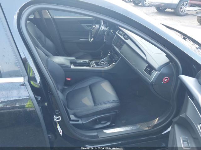 2018 JAGUAR XF SAJBJ4FX5JCY57224 Photo 4