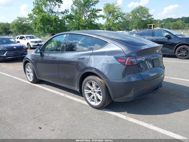 2024 TESLA MODEL Y 7SAYGDEE6RA236418 Photo 2