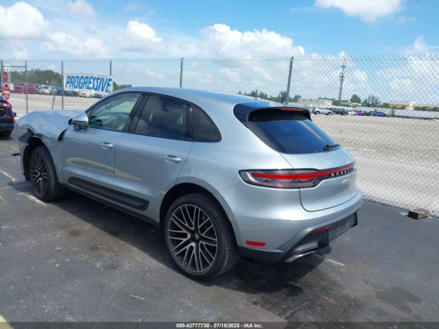 2022 PORSCHE MACAN WP1AA2A57NLB04304 Photo 2