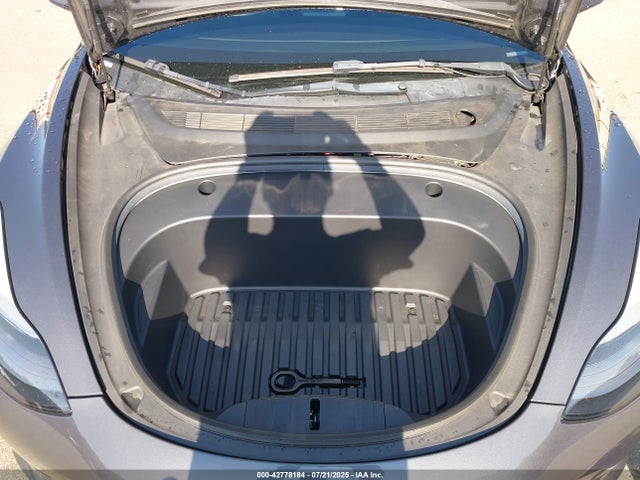 5YJ3E1EA6NF190823 Tesla 2022