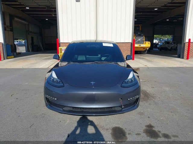 5YJ3E1EA6NF190823 Tesla 2022